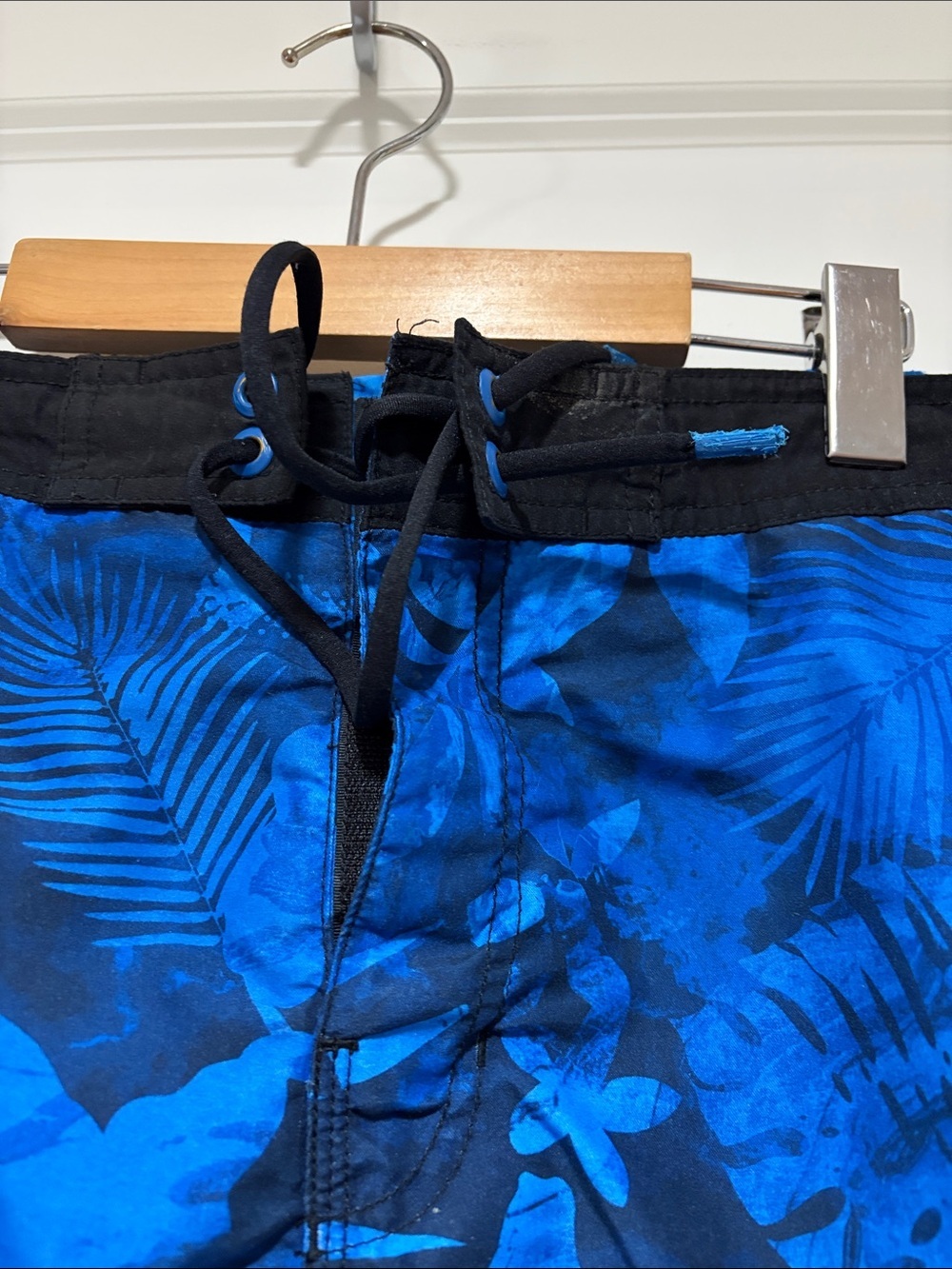 Men's Blue Tropical Print Swim Trunks - has wear - Picture 2 of 9